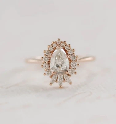 Fancy 2.50Ct Pear Cut Moissanite Cluster Engagement Ring 14K Rose Gold Plated Foto 1 de 4