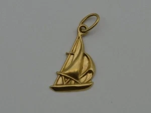 14K GOLD VINTAGE SAILBOAT CHARM/ PENDANT (CH438) - Picture 1 of 2