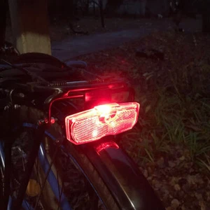 Fahrradrücklicht LED mit Standlichtfunktion Fahrrad reflektor Fahrrad Rücklicht - Picture 1 of 12