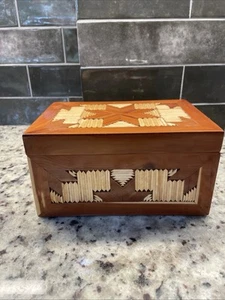 Beautiful Vtg Wooden Marquetry intricate Wood Inlay Trinket Box 8x5x4” handmade - Picture 1 of 9