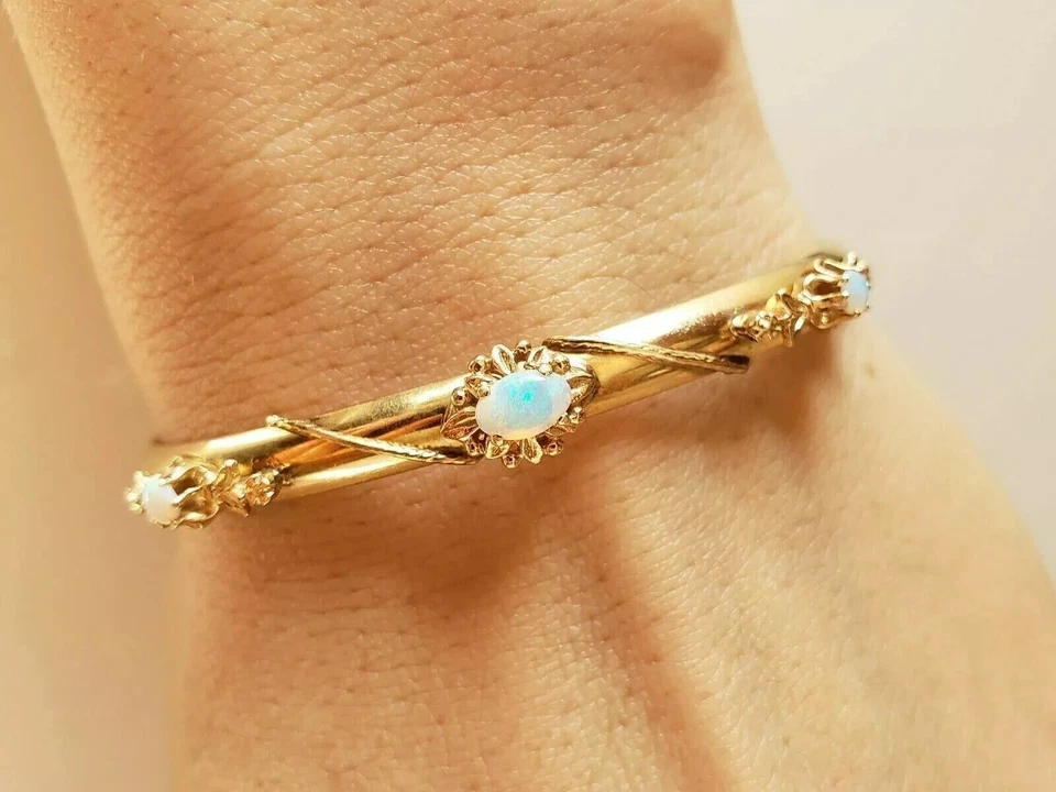 Brazalete de boda para mujer con diamantes de ópalo creados en laboratorio ovalado de 2 quilates enchapado en oro amarillo de 14 quilates Foto 1 de 4