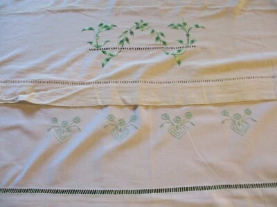 Retour de drap N°67 en coton broderie verte fleurs jour  Lot de 2 - Photo 1/4