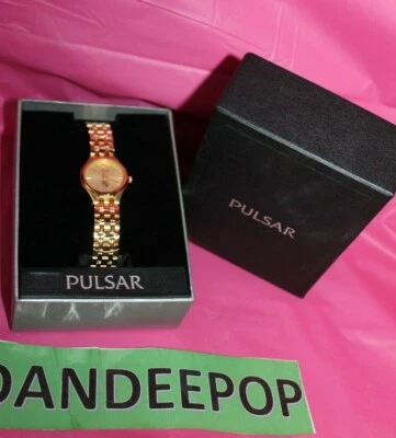 Relógio feminino Pulsar marca NYCB tom dourado WR aço inoxidável 570029 com caixa - Imagem 1 de 4