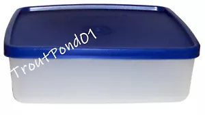 Tupperware Square Away Grande De Colección EE. UU. Sandwich Keeper Azul 6 1/4 x 5 3/4 x 2 pulgadas - Imagen 1 de 1