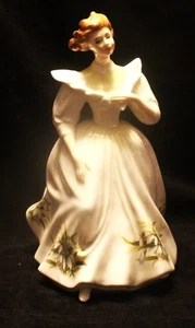 ROYAL DOULTON JANUARY FIGURE OF THE MONTH FIGURINE - Picture 1 of 4