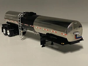 1/64 DCP BRENNER TANDEM-AXLE ASPHALT TANKER W/FRONT & REAR BLACK FENDERS - Picture 1 of 2