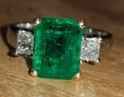 18K White Yellow Gold Engagement Ring 2.91CT. Natural Green Emerald GIA Cert - Image 1 of 4