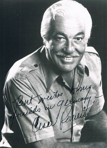 Cesar Romero 1907-94 genuine autograph 4"x6" photo signed Cover