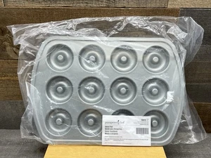 NEW - Pampered Chef - #100019 - Donut Pan - Picture 1 of 2