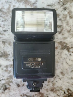 SUNPAK Auto 433D Hot-Shoe Mount Thyristor Electronic Flash. Untested. - Image 1 of 4