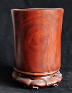 Spectacular Huanghuali Wood 黃花梨 Carved Brush Pot with clear Gui Lian 鬼臉 - Picture 1 of 12