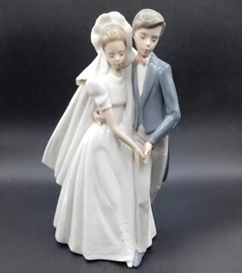 Wedding Couple Figurine: Vintage NAO By Lladro Bride/Groom Unforgettable Dance - Picture 1 of 8