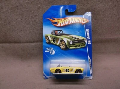 HW HOT WHEELS KMART VARIATION 2010 AMARILLO FTE TRIUMPH TR6 RACER más rápido que nunca Foto 1 de 3