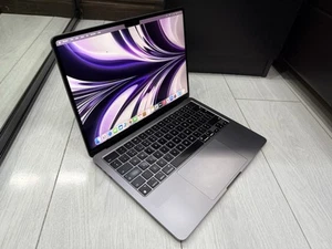 Apple MacBook Air 13.6” Retina 2022 - 256GB SSD 16GB Ram 8C CPU 8C GPU M2 - Grey - Afbeelding 1 van 16