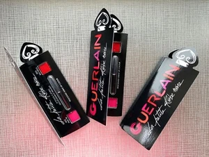 3 x Lápiz labial Guerlain La Petite 002 PINK TIE 003 ROJO TACONES color labios brillante 0,2 g - Imagen 1 de 4