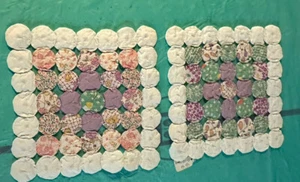 2 Vintage handgefertigte Yo-Yo Quilt Blöcke 10” x 10” Quadrat bunt mit weißem Rand - Bild 1 von 7