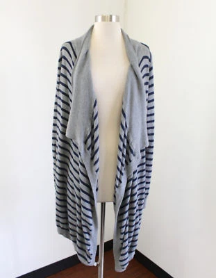 Cárdigan Suéter French Connection Gris Azul Rayas Frente Abierto Drapeado Talla M Lana Foto 1 de 4