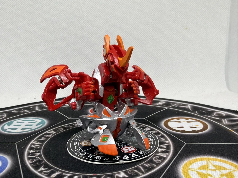 Anime pintado Bakugan Pyrus Titanium Dragonoid preciso difícil de encontrar Foto 1 de 4