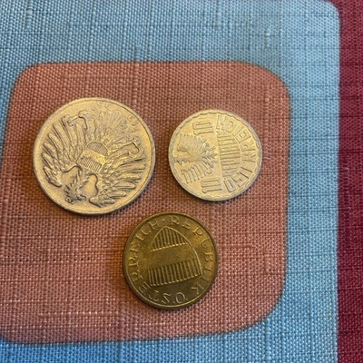 1990 50 Groschen, 1957 10 Groschen, 1946 Schilling 3 Austria - Image 1 of 2