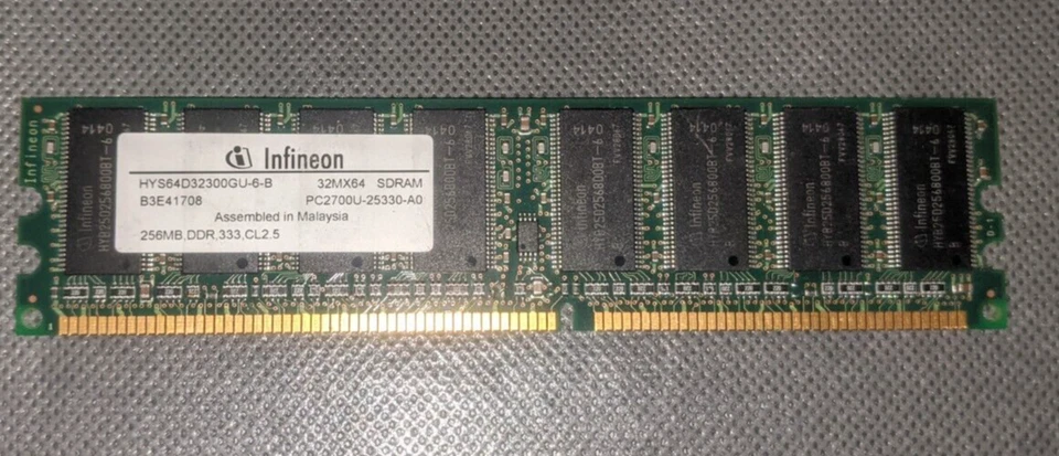 Memoria RAM de escritorio Infineon 256 MB PC2700U 333 MHz SDRAM Foto 1 de 1