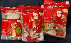 Lote de 3 kits artesanales de creatología navideña - 2 adornos y 1 pompón para niños NUEVOS - Imagen 1 de 8