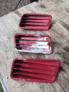 ¿Tres Ford Mustang Fastback 1967 cuarto de panel insertado cuchara lateral ventilaciones FOMOCO? - Imagen 1 de 17