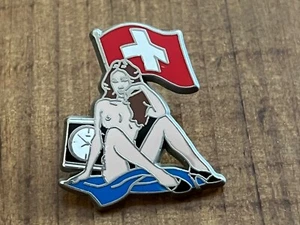 PIN PINS SEXY PIN-UP SUISSE  FRENCH DRAPEAU VERSION ARGENT a1 - Bild 1 von 1