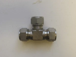 HOKE GYROLOK P/N: 12TTT316 UNION TEE FITTING 3/4" X 3/4" 3 PORT - Picture 1 of 4