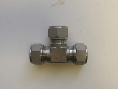 HOKE  GYROLOK P/N: 12TTT316 UNION TEE FITTING 3/4" X 3/4" 3 PORT - Image 1 of 4