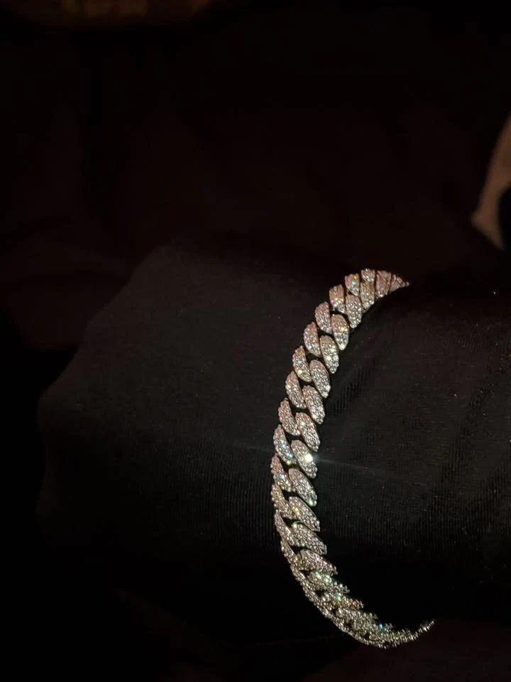 Brazalete de eslabones redondeados cubanos Iced Out *Pasa probador de diamantes* (ENVÍO GRATUITO) Foto 1 de 1