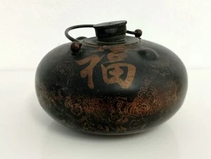 RARO SCALDAMANI CINESE IN BRONZO CON IDEOGRAMMI E DECORAZIONI FLOREALI - Foto 1 di 8