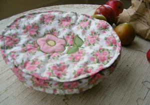 Appliqué craft lid/lined sewing/bread basket, roses, vintage 1980s, 23 cm NEW - Picture 1 of 8