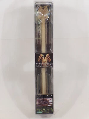 Alien FACEHUGGER Chopsticks by Kotobukiya 2012 - Brand new in Box - Image 1 of 4