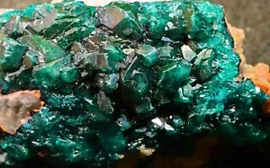 GREAT DIOPTASE! 100G 8 X 5 X 3 CM FROM LIKASI, CONGO - Picture 1 of 3