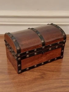 Vintage Jewelry Trinket Treasure Chest w/ Hammered Tacks Leather Straps - Japan - Picture 1 of 18