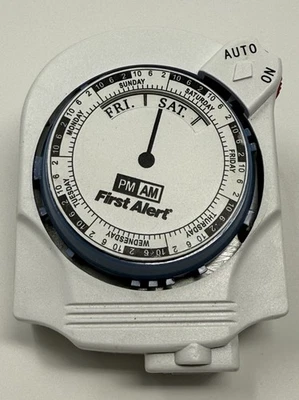 First Alert 7-Day Vacation Timer Automatic Lights On Off Model TM260 Plug In - Image 1 of 3