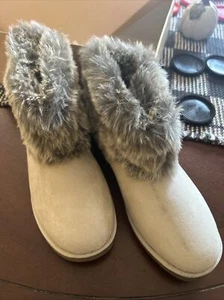 Mossimo Supply Co. Women's Melby Ivory Faux Fur Shearling Suede Booties 10US New - Picture 1 of 10