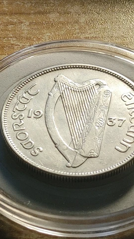 About Uncirculated 1937 Ireland Half CROWN 2s6d w Holder low Mint  Very Neat Cover
