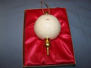 1982 LENOX FIRST ANNUAL CHRISTMAS ORNAMENT *BONE CHINA EMBOSSED WITH SNOWFLAKES - Picture 1 of 5