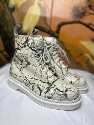 Dr Martens Patent Marble Leather Lace Up Ankle Boots Women’s Size 8 Shoes 8 Eye - Image 1 of 4