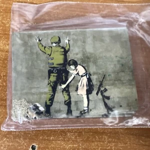 Imán Banksy's Graffiti Soldier Frisk 2,5"x3,5" - Imagen 1 de 1