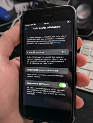 iPhone 8 - 64GB - Grigio Siderale - Immagine 1 di 4