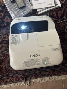 Proiettore Epson EB-570 Con Supporto a parete - Zdjęcie 1 z 16