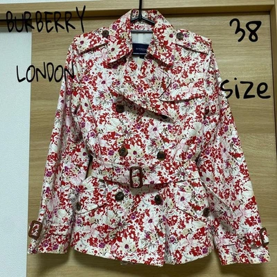 Gabardina Burberry floral primavera con logotipo de cinturón 38 Foto 1 de 4
