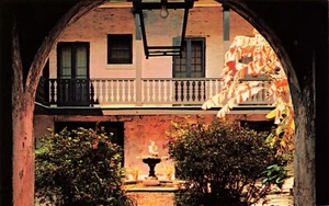 Postcard Bosque Courtyard, 617 Chartres Street, New Orleans, Louisiana VTG - Picture 1 of 2