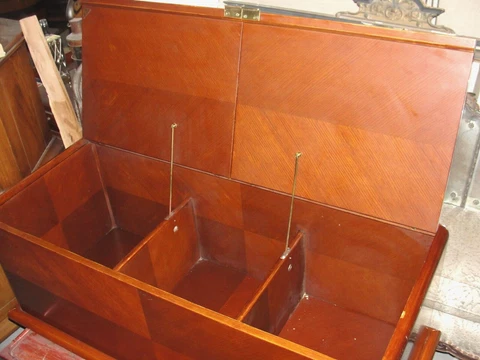 ALBA FURNITURE OAK VENEER BUTTERFLY STORAGE BLANKET HOPE CHEST TRUNK DIVIDED VTG Cover
