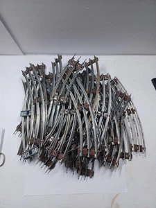 Vintage Lot of 32 Pieces Mostly Lionel 027 Gauge 3 Rail Vintage Curved Track - Picture 1 of 11