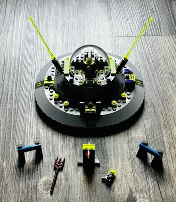 Lego Space Alien Conquest UFO Abduction 7052 Incomplete - Image 1 of 4