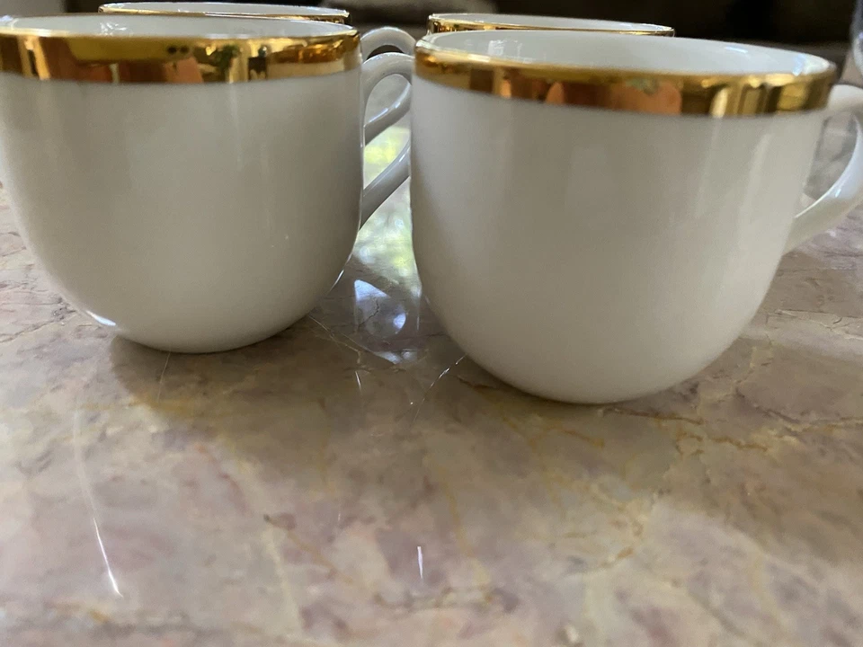 Conjunto de 4 xícaras de café expresso douradas e brancas novas nunca usadas por 10 Strawberry Street - Imagem 1 de 4