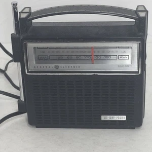 GE Two Way AM FM Portable Radio 1979 Vintage Solid State 7-2810 F Works Great - Picture 1 of 4